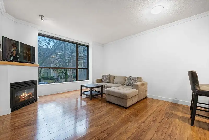 206 928 RICHARDS STREET - photo 4 of 39