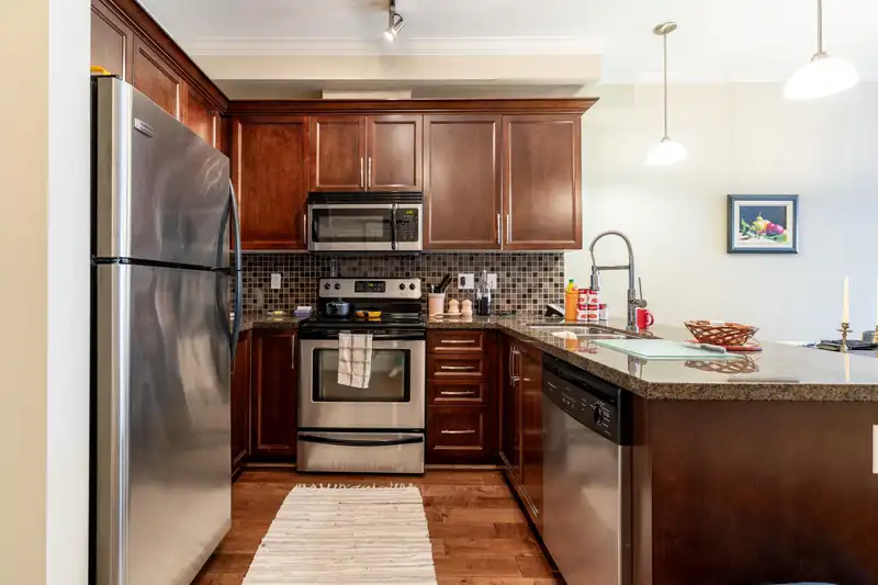 304 15268 18 AVENUE - photo 3 of 19