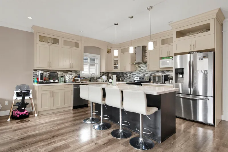 3176 ENGINEER CRESCENT - photo 1 of 22