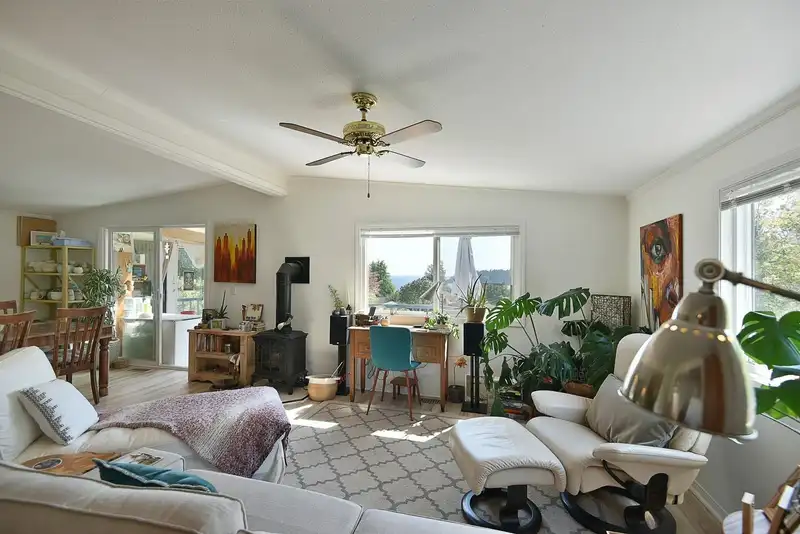 6217 BLIGH ROAD - photo 4 of 35