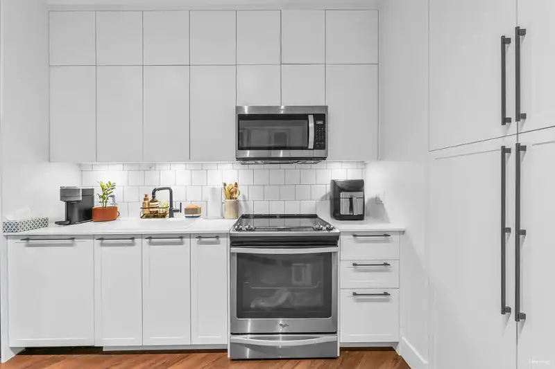 107 14968 101A AVENUE - photo 4 of 20