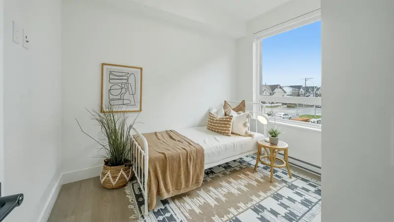 A213 8230 208B STREET - photo 4 of 9