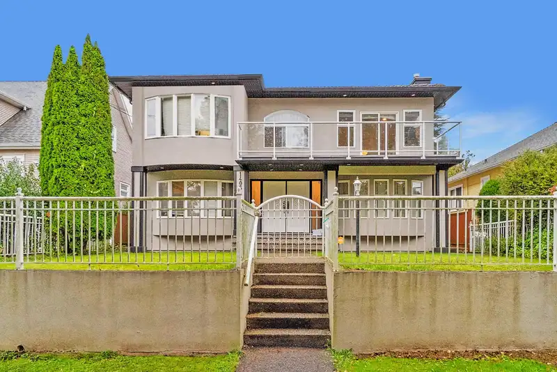1405 EDINBURGH STREET - photo 2 of 34