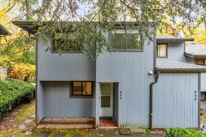 860 BLACKSTOCK ROAD - photo 1 of 20