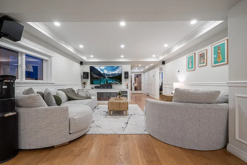 1407 SIXTH AVENUE - photo 2 of 25