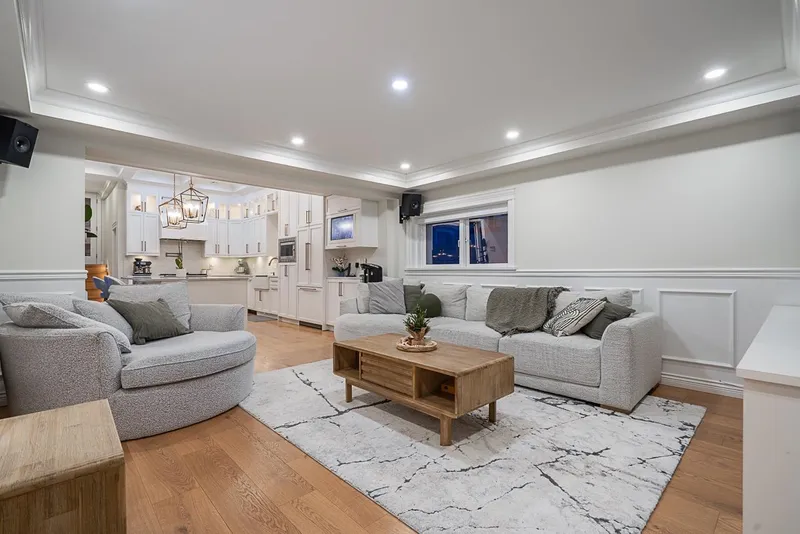 1407 SIXTH AVENUE - photo 4 of 25