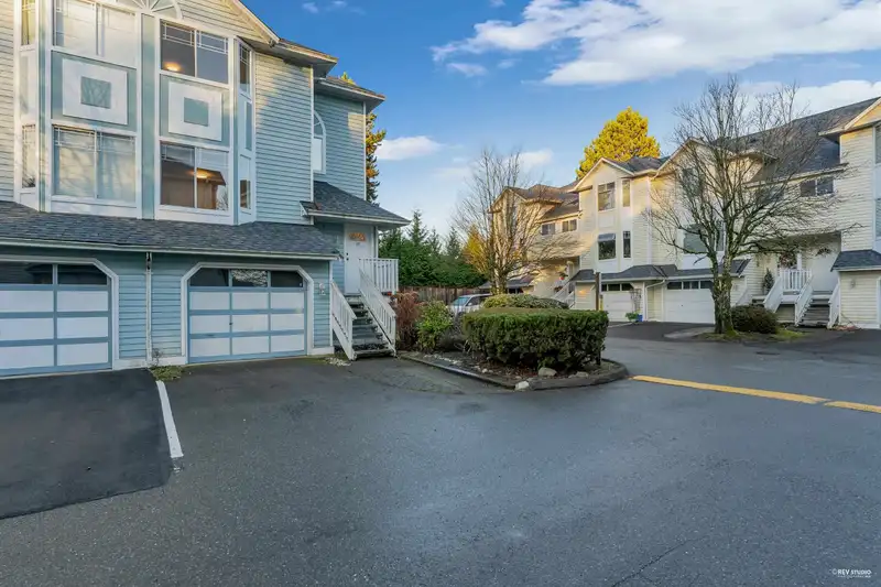 16 15550 89 AVENUE - photo 3 of 33