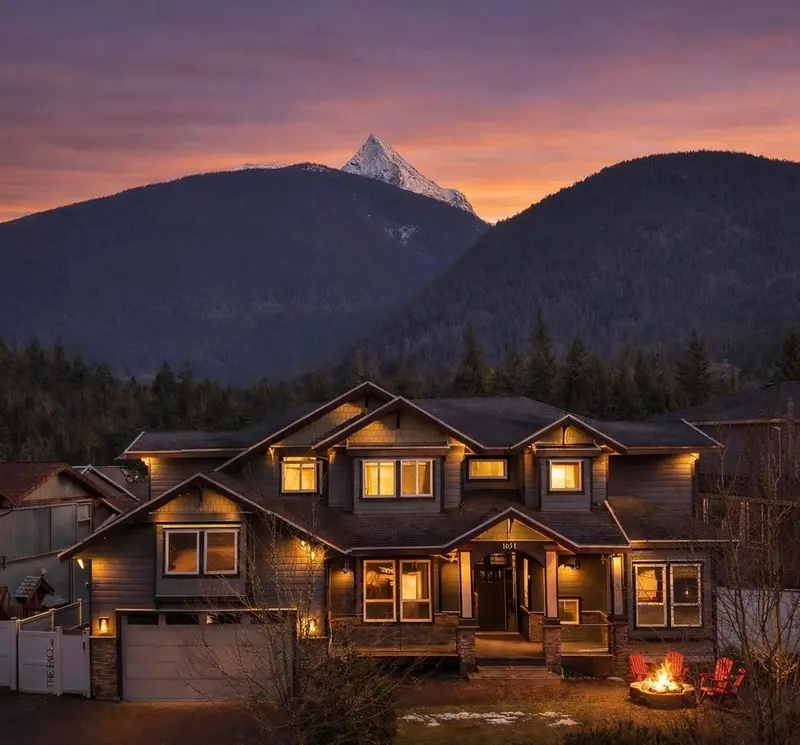 1031 JAY CRESCENT - photo 1 of 25