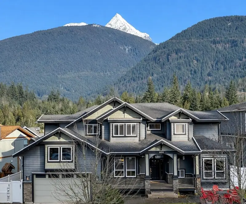 1031 JAY CRESCENT - photo 2 of 25