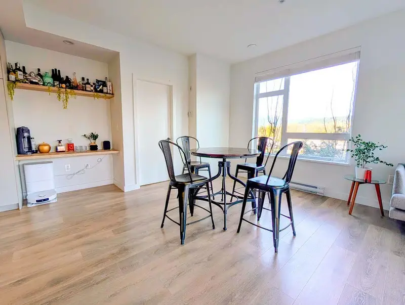 316 3038 ST GEORGE STREET - photo 4 of 25