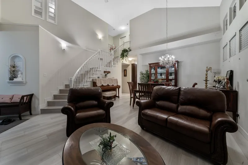 42 8250 158 STREET - photo 2 of 22