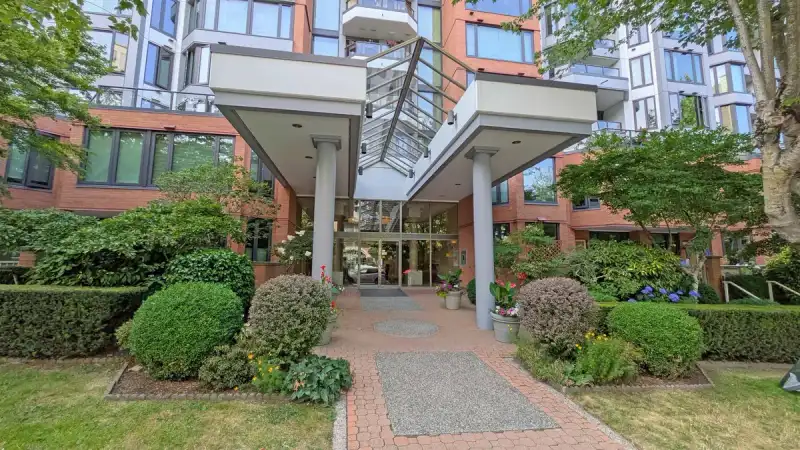 411 2201 PINE STREET - photo 1 of 13