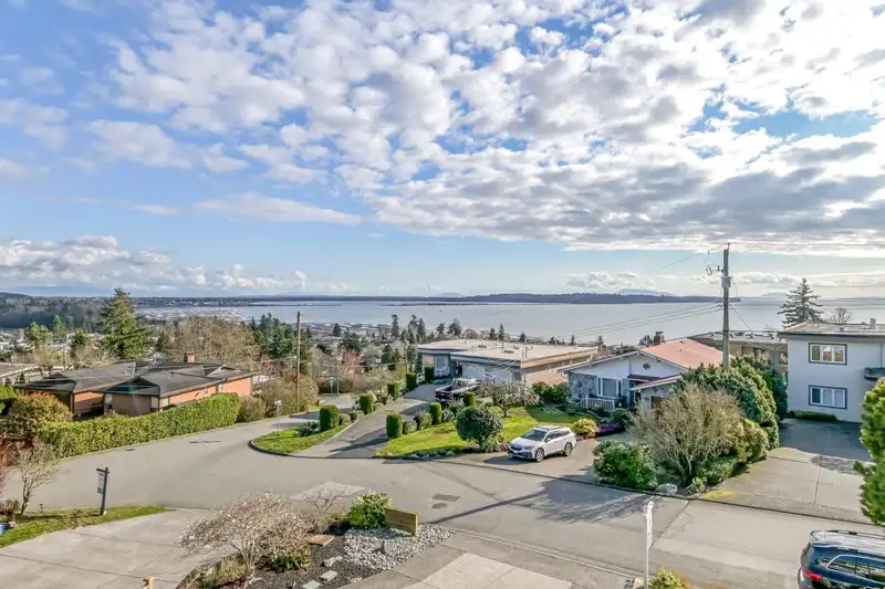 15587 SEMIAHMOO AVENUE - photo 3 of 40