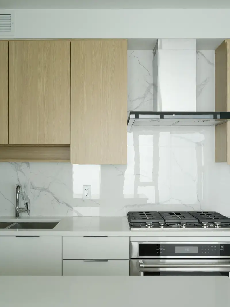 1904 7683 PARK CRESCENT - photo 2 of 13