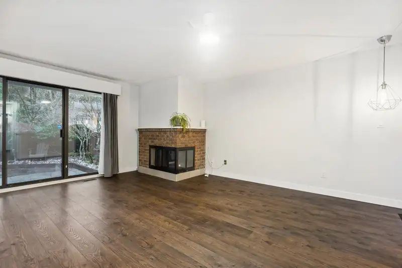 11 3350 ROSEMONT DRIVE - photo 2 of 36