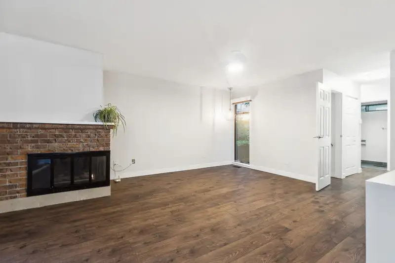 11 3350 ROSEMONT DRIVE - photo 4 of 36