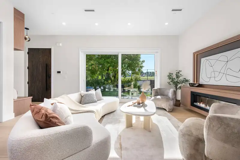 1 4071 LILLOOET STREET - photo 4 of 40