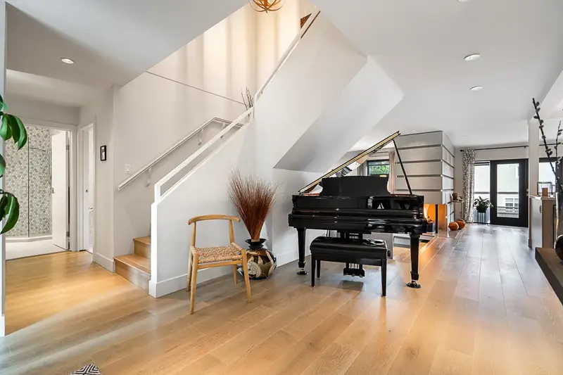 5570 HAMPSTEAD PLACE - photo 3 of 25