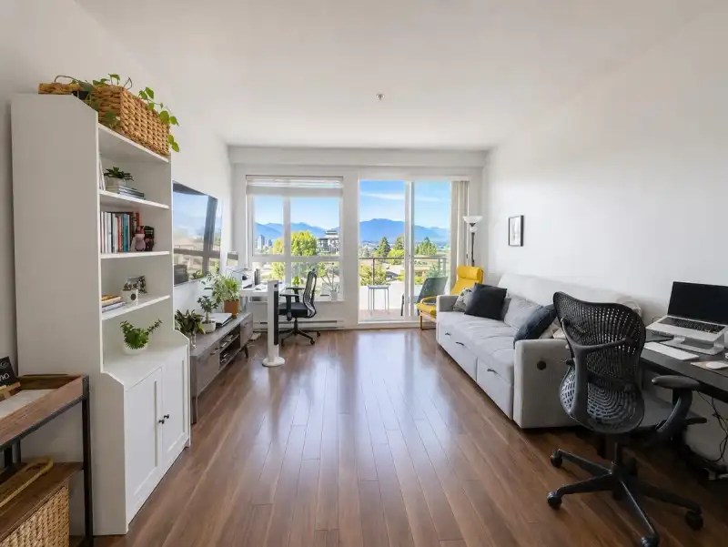 PH15 5388 GRIMMER STREET - photo 1 of 7