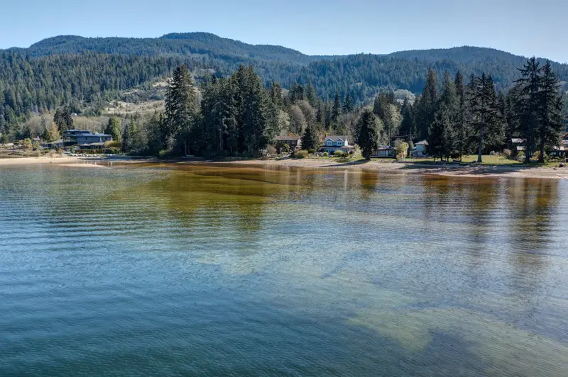 6279-6283 SECHELT INLET ROAD - photo 4 of 25