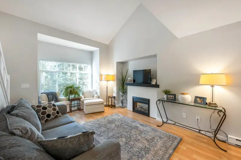 44 15233 34 AVENUE - photo 4 of 38