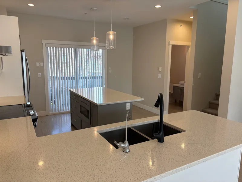 26 20498 82 AVENUE - photo 3 of 17