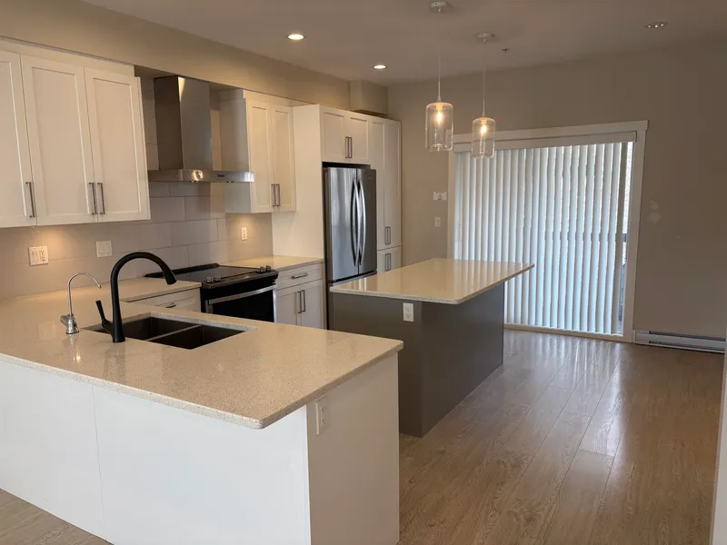 26 20498 82 AVENUE - photo 4 of 17