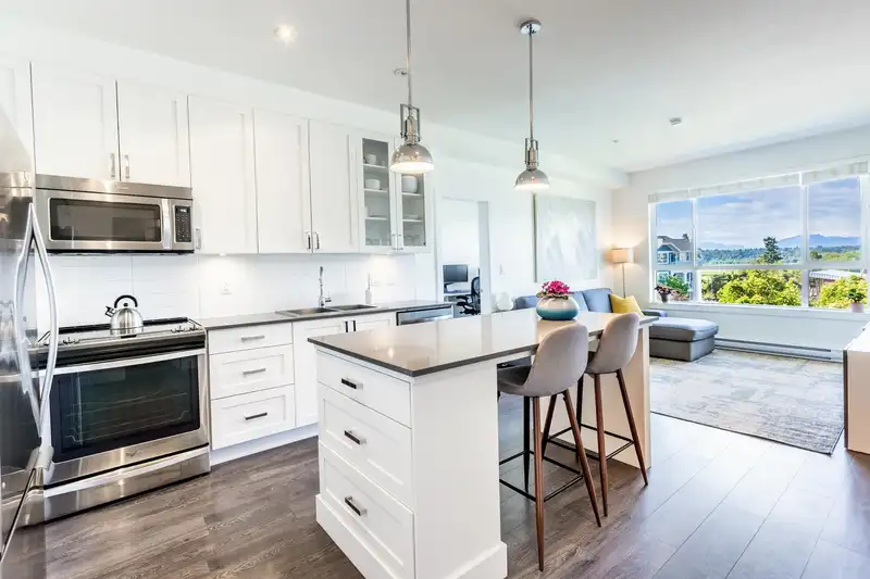 314 16388 64 AVENUE - photo 3 of 33