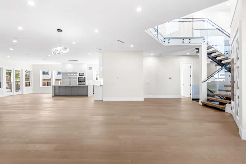 11668 95A AVENUE - photo 2 of 25