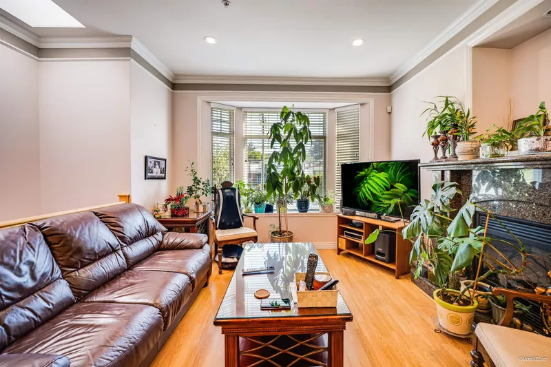 3021 E 29TH AVENUE - photo 3 of 25