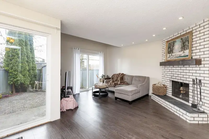 26876 32 AVENUE AVENUE - photo 2 of 26
