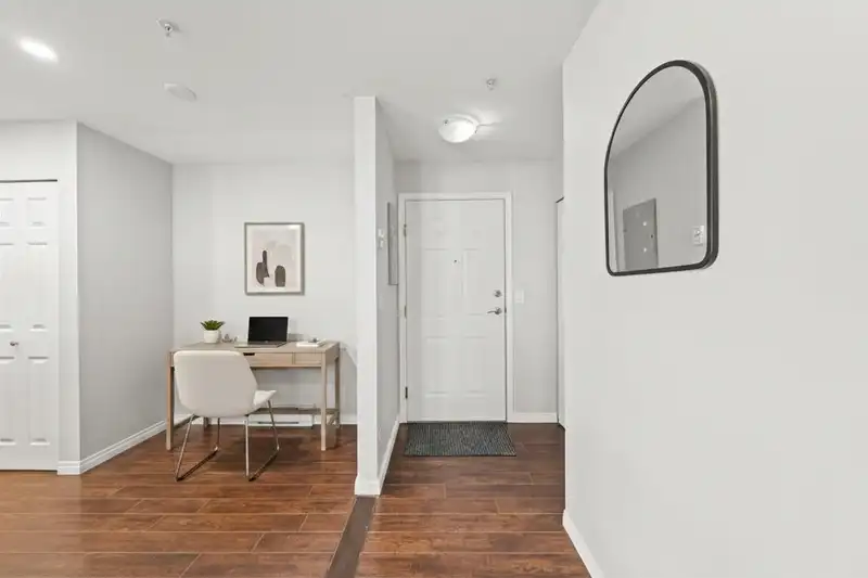 506 301 MAUDE ROAD - photo 4 of 34