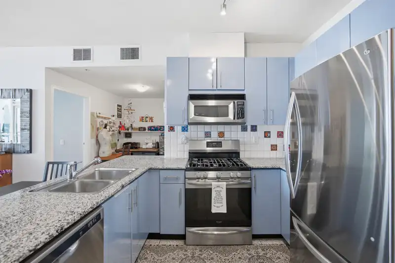 1904 188 E ESPLANADE STREET - photo 3 of 33