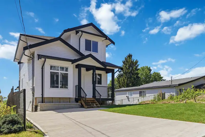 32866 3RD AVENUE - photo 1 of 27