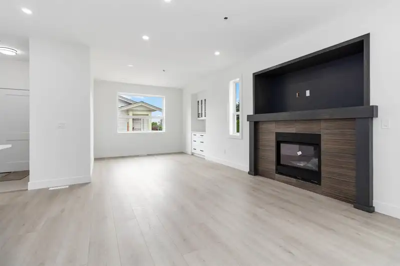 32866 3RD AVENUE - photo 4 of 27