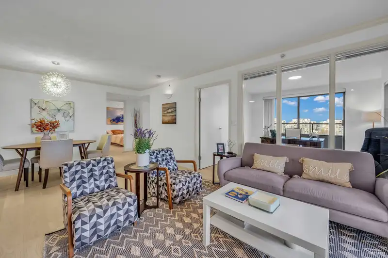 1503 6611 COONEY ROAD - photo 4 of 32