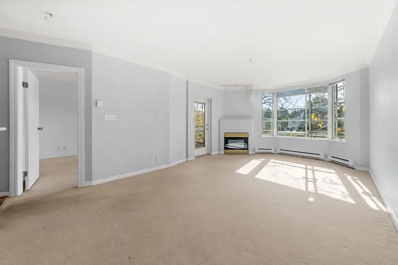307 1688 CYPRESS STREET - photo 2 of 34