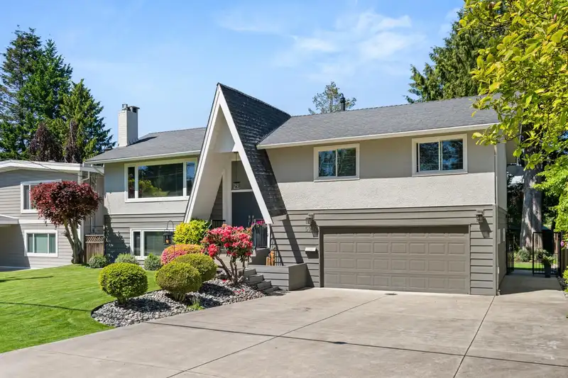 5097 N WHITWORTH CRESCENT - photo 2 of 40