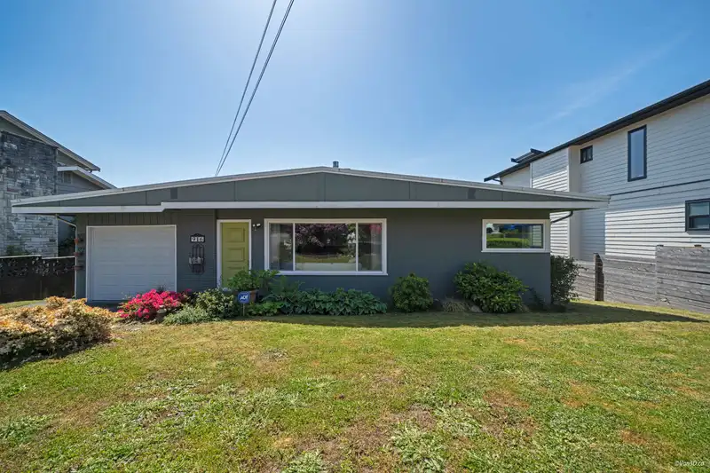 916 STEWART AVENUE - photo 1 of 40