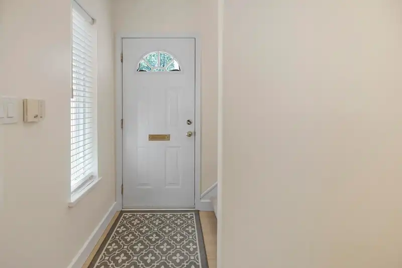 2229 OXFORD STREET - photo 2 of 40
