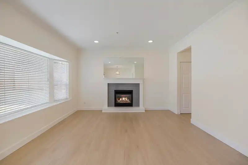 2229 OXFORD STREET - photo 4 of 40