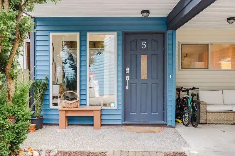 5 623 FARNHAM ROAD - photo 4 of 39
