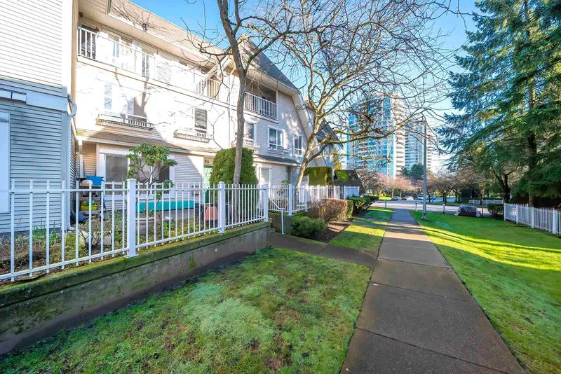 54 6577 SOUTHOAKS CRESCENT - photo 2 of 25