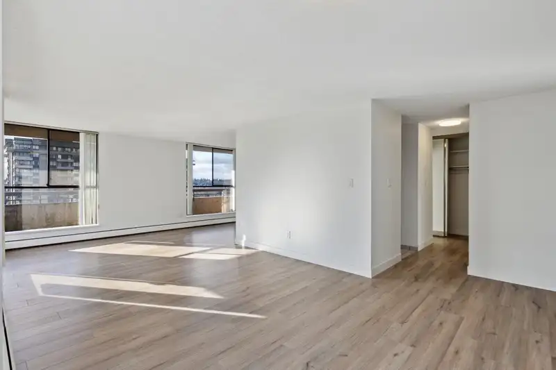 2103 3737 BARTLETT COURT - photo 3 of 18