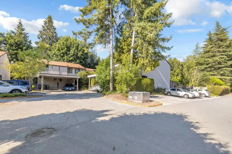 6 9955 140 STREET - photo 3 of 22