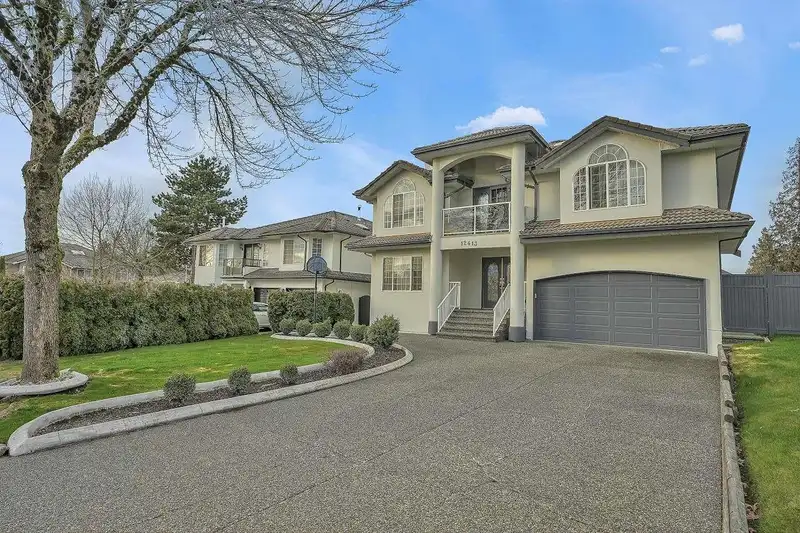 12413 64A AVENUE - photo 2 of 40