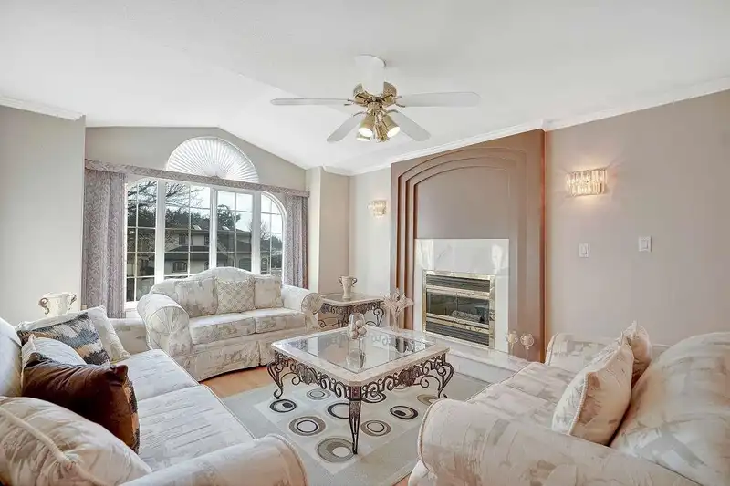 12413 64A AVENUE - photo 3 of 40