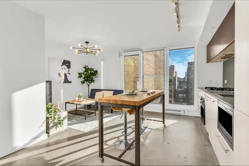 810 150 E CORDOVA STREET - photo 2 of 22