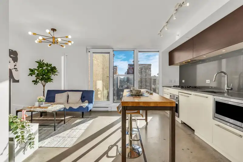 810 150 E CORDOVA STREET - photo 4 of 22