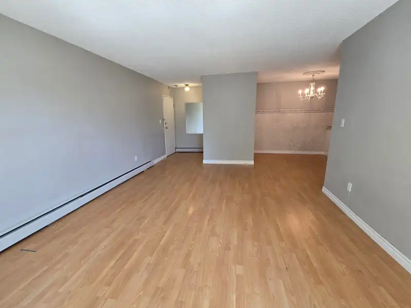 207 7240 LINDSAY ROAD - photo 3 of 9